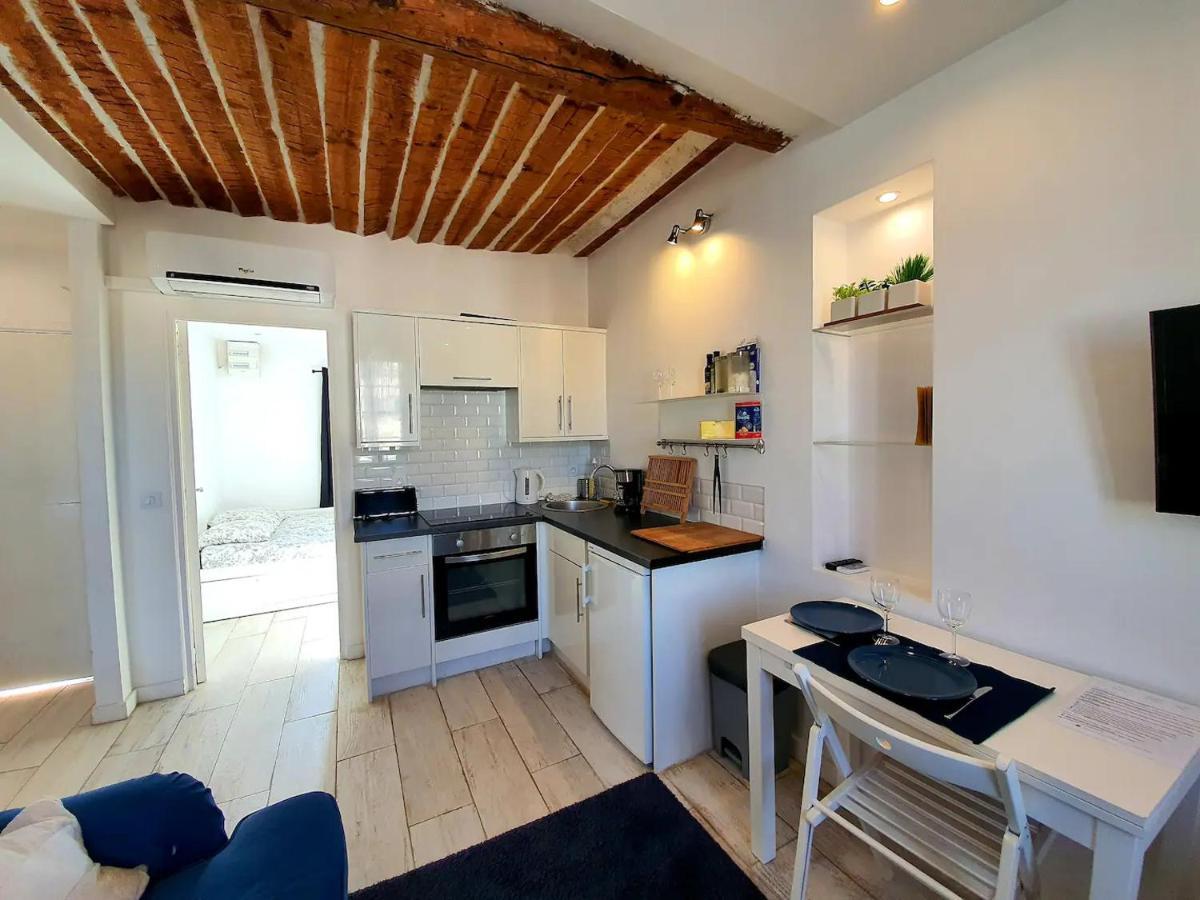 Freshly Tastefully Renovated Apartments In Heart Of Old Антиб Экстерьер фото