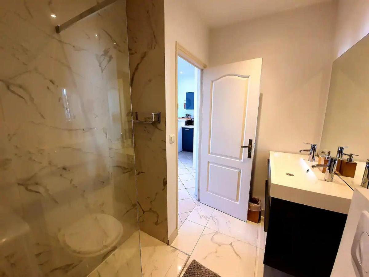 Freshly Tastefully Renovated Apartments In Heart Of Old Антиб Экстерьер фото