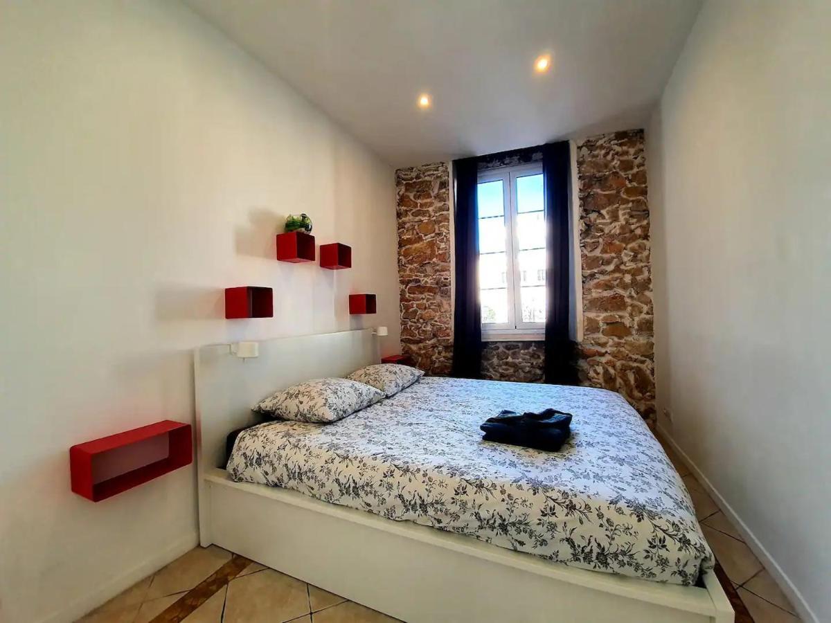 Freshly Tastefully Renovated Apartments In Heart Of Old Антиб Экстерьер фото